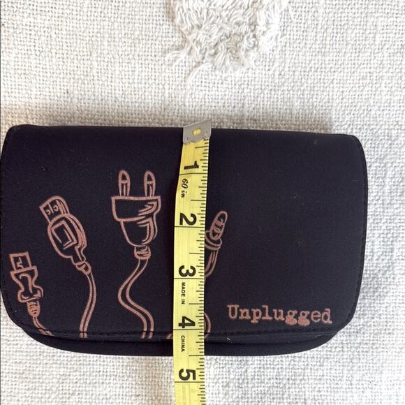 Black Tech Accessory Pouch - Picture 6 of 6